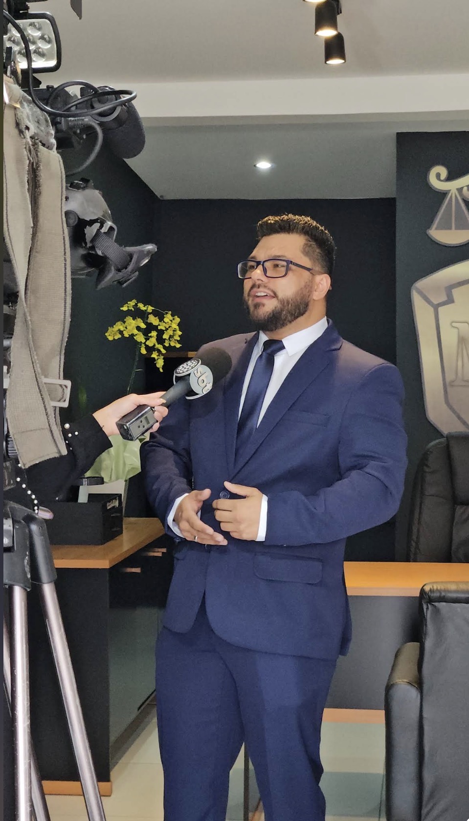 Marcel Silva, advogado criminalista, em entrevista no escritório